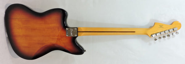 Squier Affinity Series™ Jaguar®, Laurel Fingerboard, Black Pickguard, 3-Color Sunburst