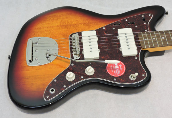 Squier Affinity Series™ Jaguar®, Laurel Fingerboard, Black Pickguard, 3-Color Sunburst