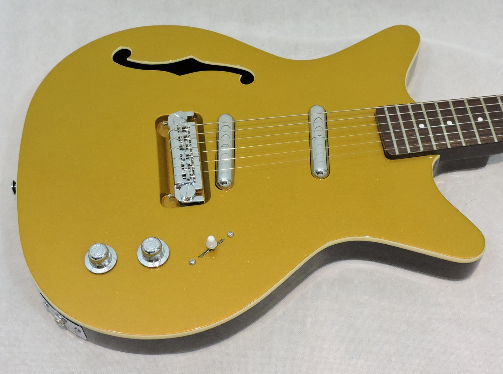 Danelectro Fifty Niner™ Electric Guitar. Gold Top