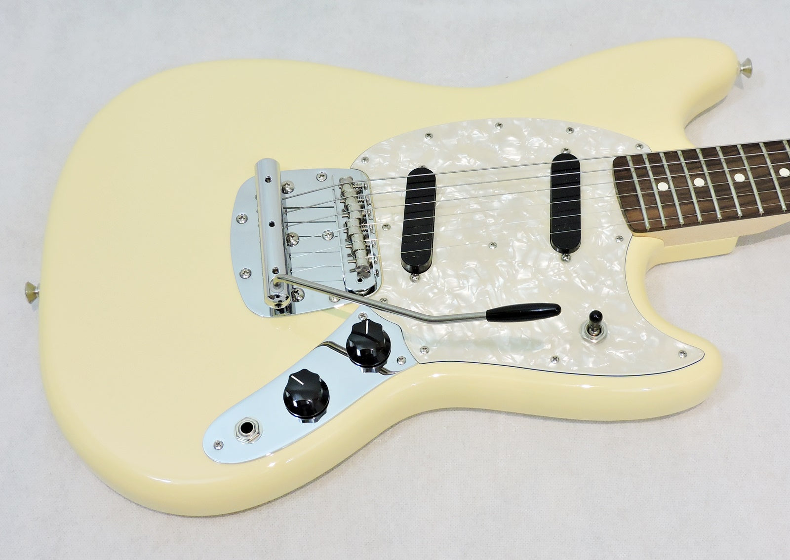 Fender American Performer Mustang® - Used – Langley Guitar Centre