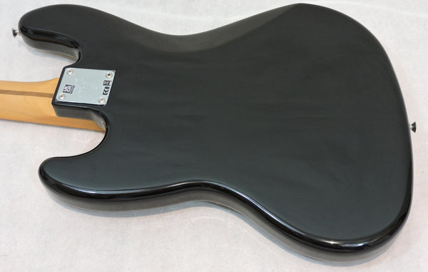 *NEW* Fender Player II Jazz Bass®, Maple Fingerboard, Black