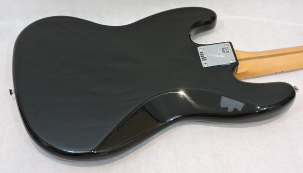 *NEW* Fender Player II Jazz Bass®, Maple Fingerboard, Black