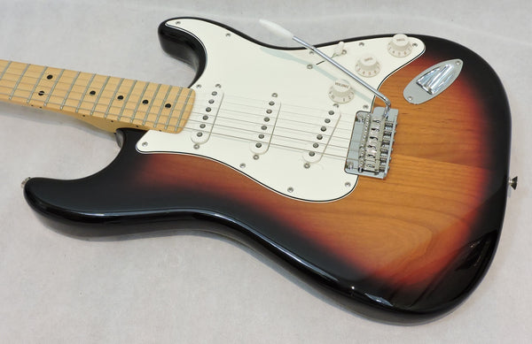 Fender Player Stratocaster 3-Tone Sunburst Maple Neck MINT - Used