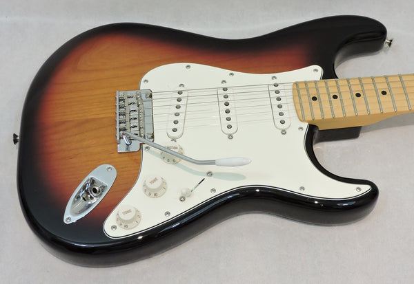 Fender Player Stratocaster 3-Tone Sunburst Maple Neck MINT - Used