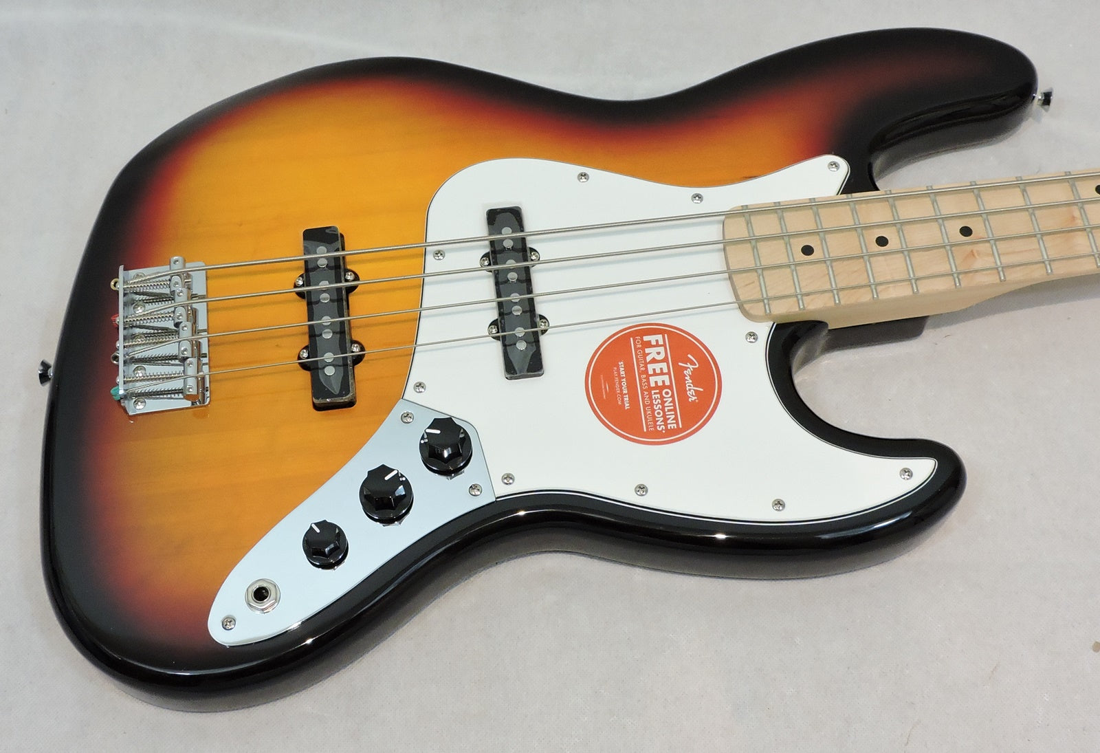 Squier Affinity Series™ Jazz Bass®. 3 colour sunburst. Maple Neck