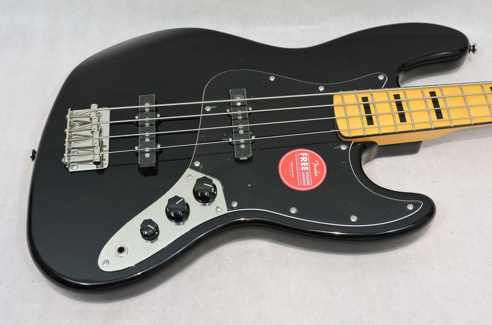 Squier Classic Vibe '70s Jazz Bass®. Black, Maple Neck