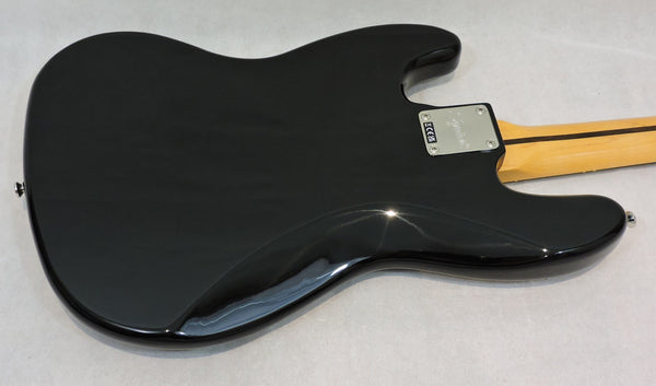 Squier Classic Vibe '70s Jazz Bass®. Black, Maple Neck