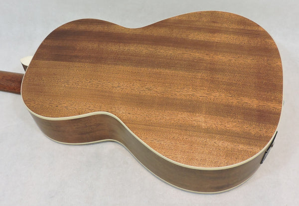 Art And Lutherie Roadhouse Natural Series EQ Parlour