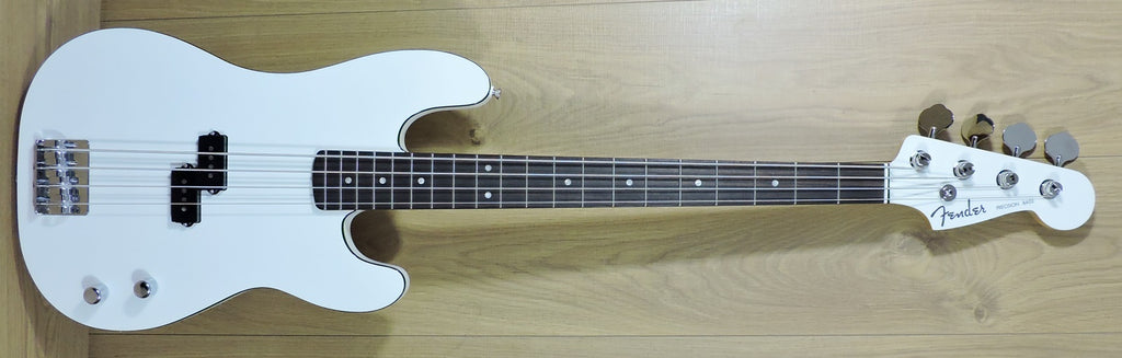 Fender aerodyne clearance bass white