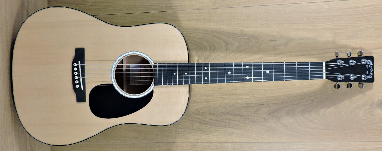 Martin DJr-10 Guitar Dreadnought Jnr – Langley Guitar Centre